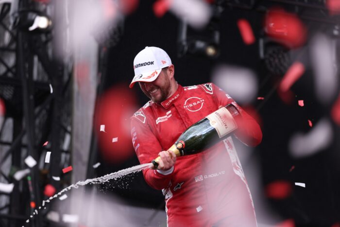 Oliver Rowland vence a Porsche y se lleva la victoria para Nissan en el E-Prix de la Ciudad de México 