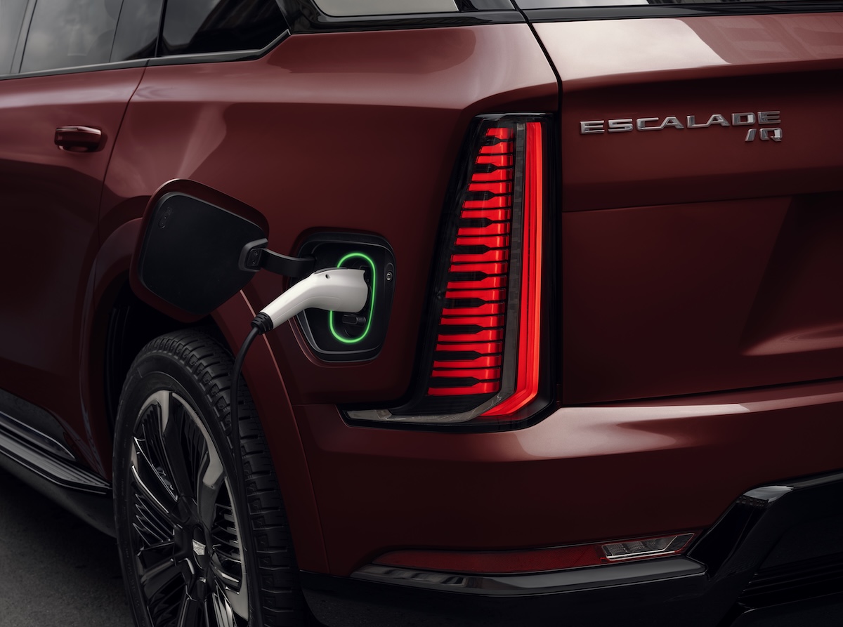 Escalade IQ conector | Memo Lira Llega a México Cadillac Escalade IQ lujo eléctrico y sofisticación extrema