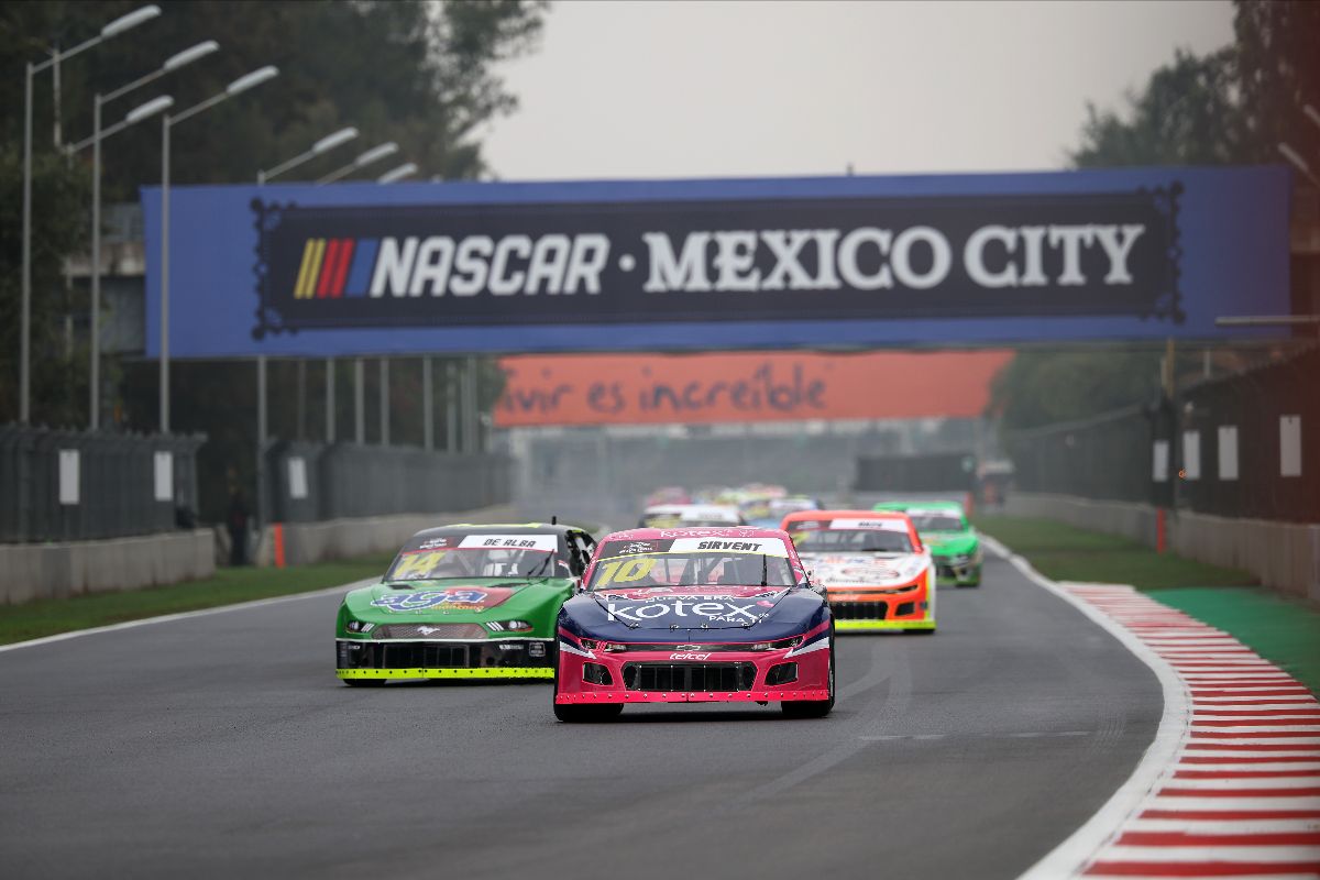 Todd Gilliland establece récord de pista para la NASCAR Cup Series en la Ciudad de México | Memo Lira Todd Gilliland establece récord de pista para la NASCAR Cup Series en la Ciudad de México