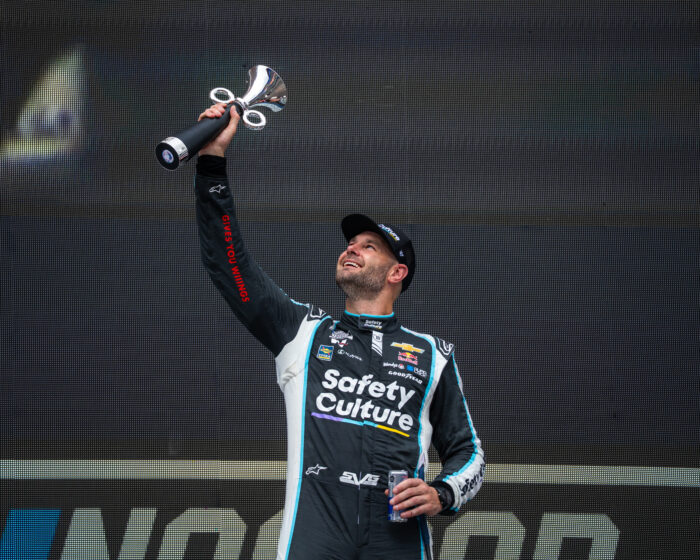 Van Gisbergen gana la “Viva México 250” y asegura su lugar en los Playoffs