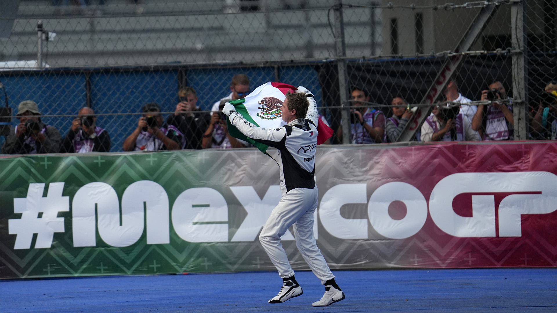 Hollywood a Toda Velocidad Las Inéditas Anécdotas del Rodaje de F1 en el GP de México | Memo Lira Hollywood a Toda Velocidad Las Inéditas Anécdotas del Rodaje de 'F1' en el GP de México"