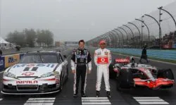 ¿Cuáles son las similitudes entre NASCAR y Fórmula 1?