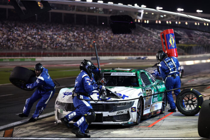 ¿Cuáles son las similitudes entre NASCAR y Fórmula 1?